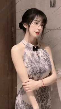 Fine in qipao and glasses