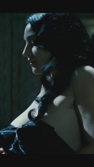 Monica Bellucci in Malna(2000)