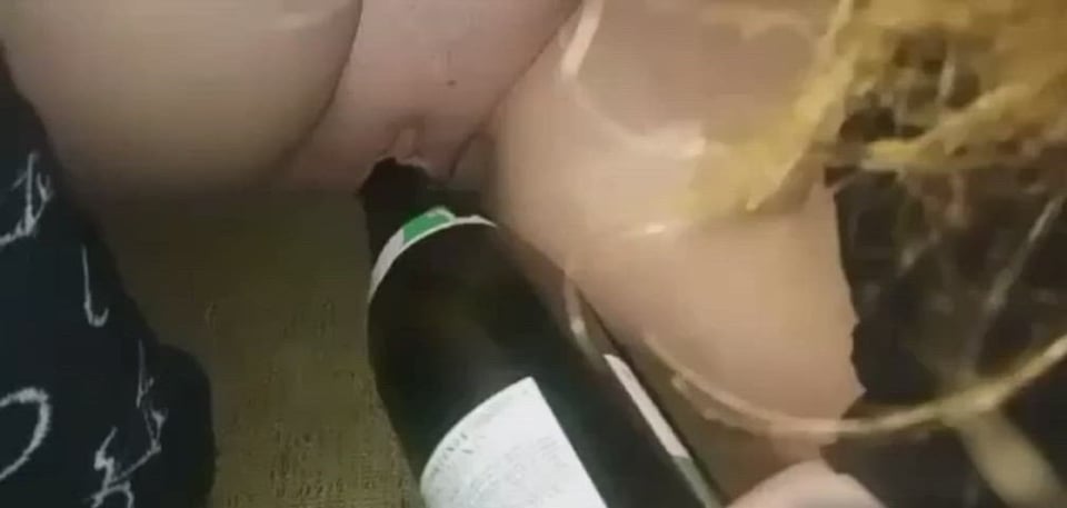 Oh a bottle in the cunt
