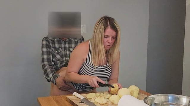 Amateur free use stepmom gets nailed while cooking