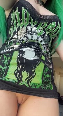 This horny green haired skank GF girl is offering up her twat to you