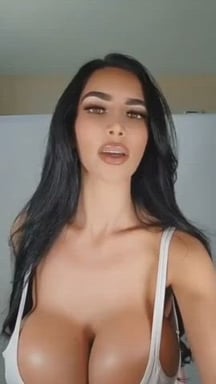 Aint she a hottie