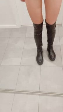 Perfect Legs &amp; black Leather Boots