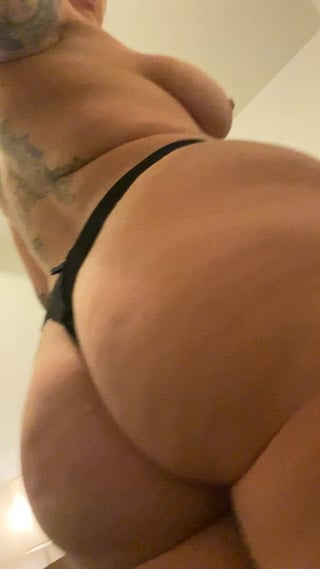 [f] do you like jiggly butt or firm ass ?? I like both